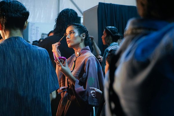 Comment préparer un masque visage éclatant avec de l'argile rose et de l'eau de rose?